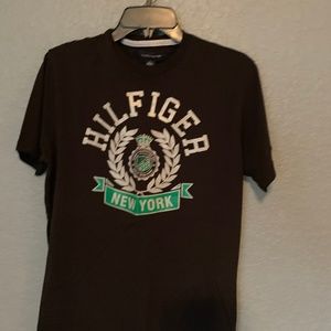 TOMMY HILFIGER T SHIRT LARGE